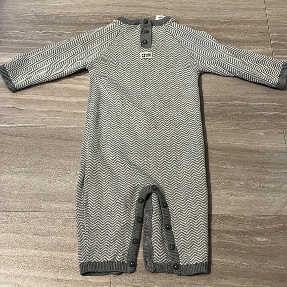 Modern Infant Outfits and Crib Shoes Lot - Picture 14 of 16